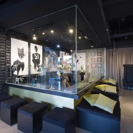 The Hulo Hotel & Gallery-3